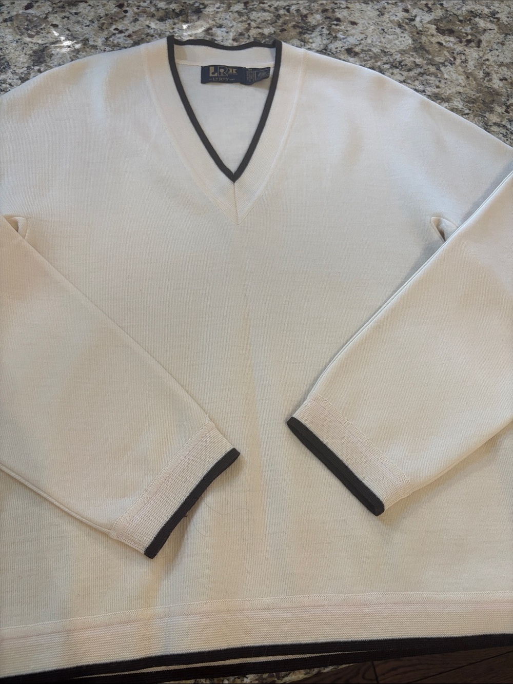 LR by LEROY V-Neck Long Sleeve in Cream Size Medium